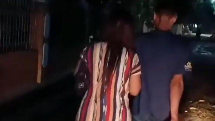 Wanita Bersuami Digerebek Berzina dengan Berondong di Bulan Puasa, Keduanya Diarak Warga ke Balai Desa