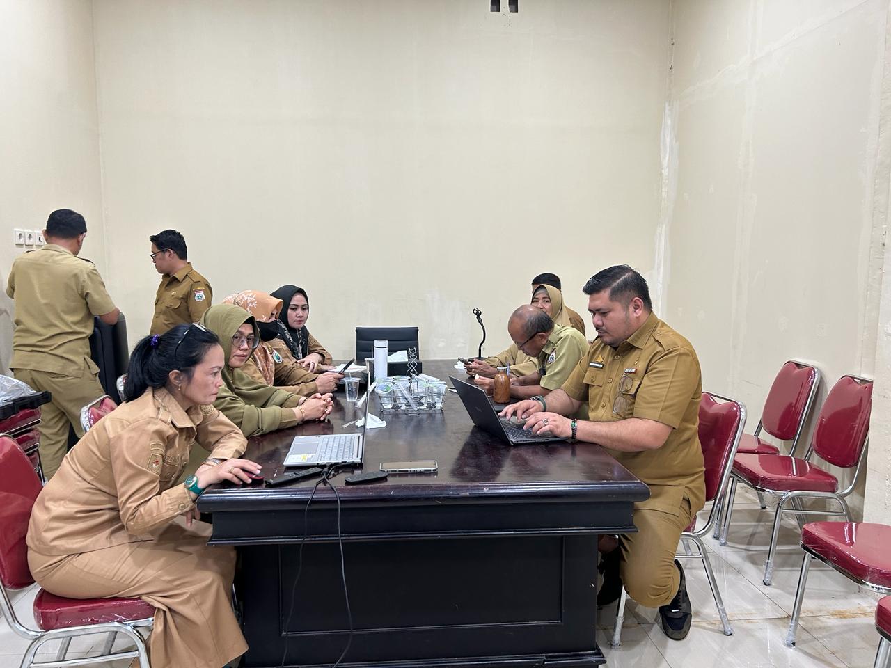 Rapat Internal Evaluasi Kinerja, Kepala DPMPTSP Sulbar Tekankan Pentingnya Branding dan Marketing