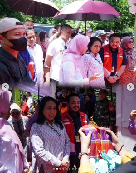 Camat Bersama Lurah dan Kader PKK Kecamatan Ujung Tanah Sambut Kedatangan Menteri PPPA