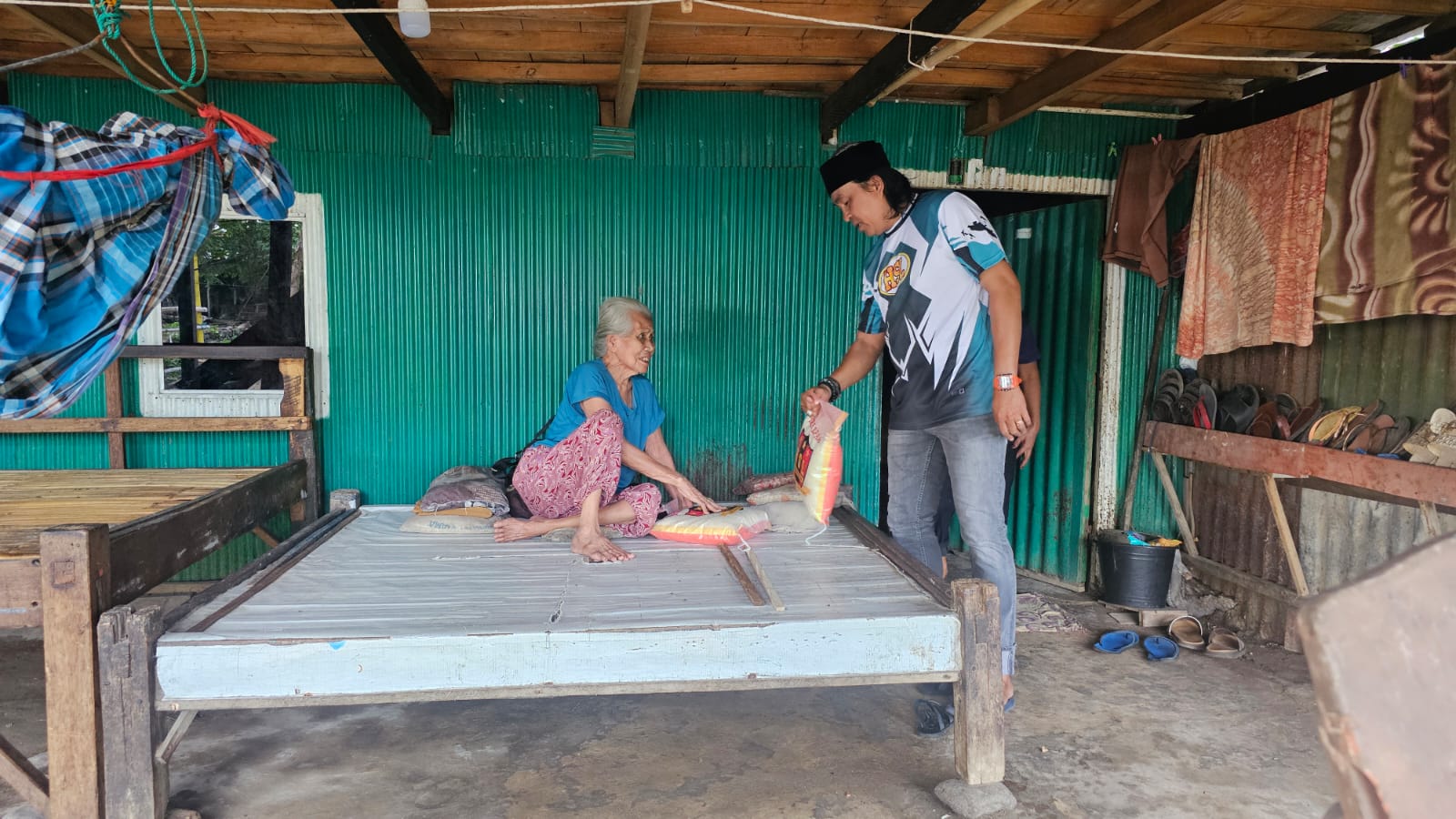 HSL Kembali Berbagi Berkah Ramadan Sasar Warga Tidak Mampu di Parepare 