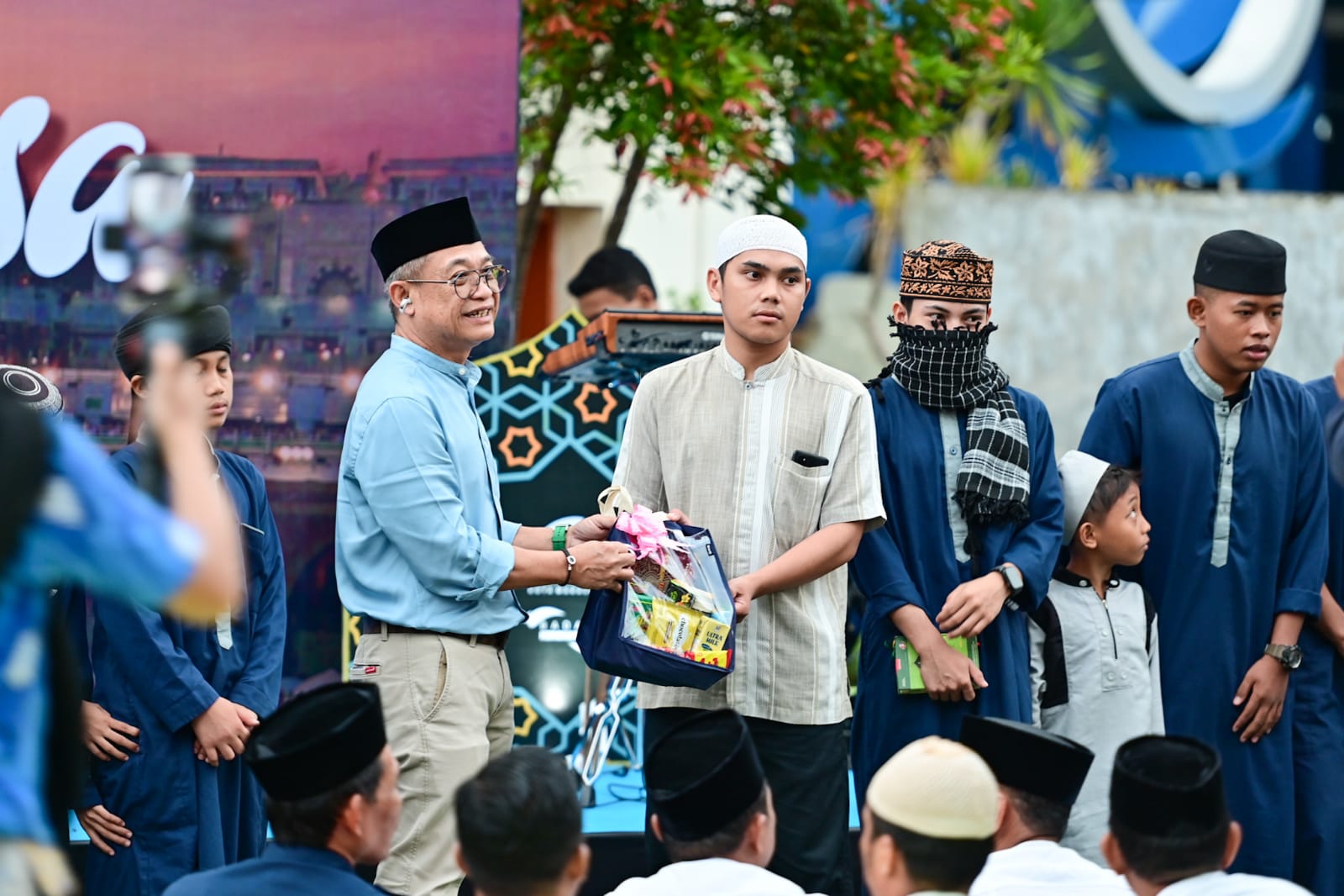 Gelar Buka Puasa Bersama, PDAM Makassar Berikan Santunan Kepada Anak Yatim