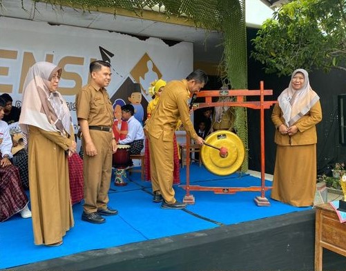 Kadis Dikbud Sulbar Buka Olimpiade Pengetahuan dan Seni Siswa di SMP 2 Majene