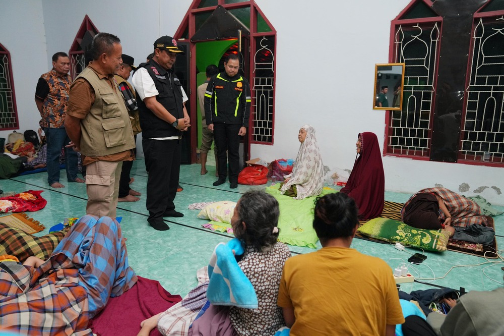 Kunjungi Titik Banjir Terparah di Luwu, Pj Gubernur Sulsel Bawa Bantuan dan Dukungan Moral