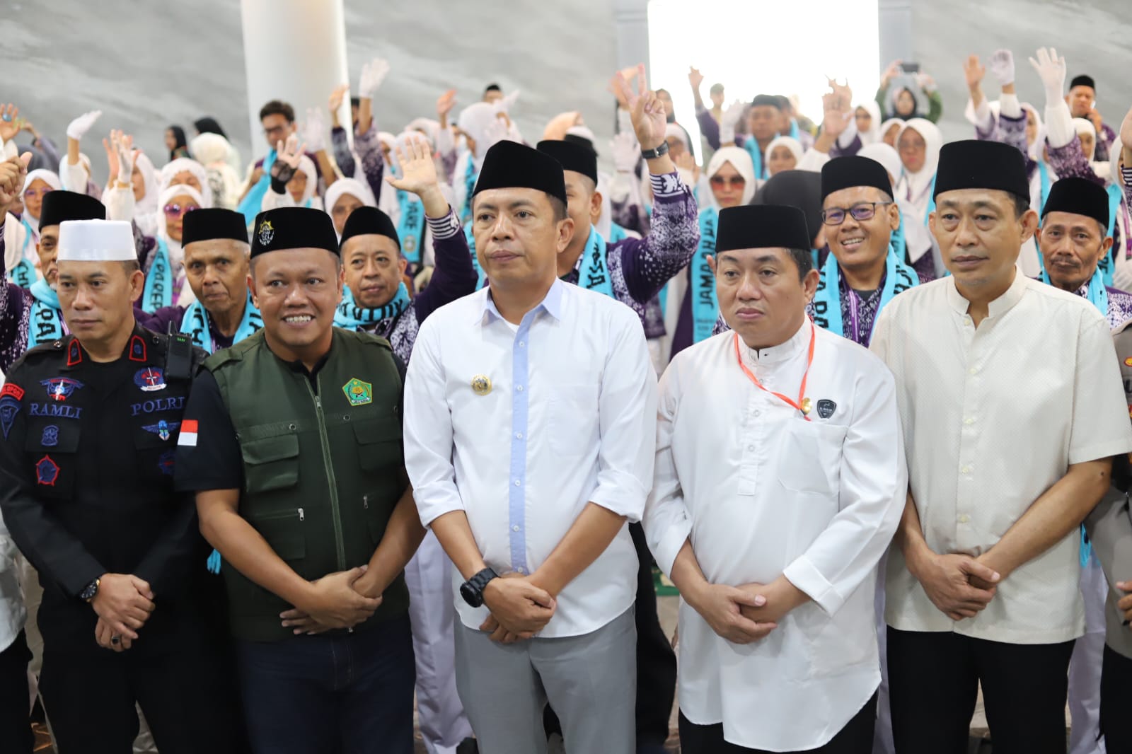 Lepas 136 JCH Parepare, Pj Wali Kota Akbar Ali Pesan Jaga Nama Baik Daerah, Jaga Kesehatan, Semoga Jadi Haji Mabrur