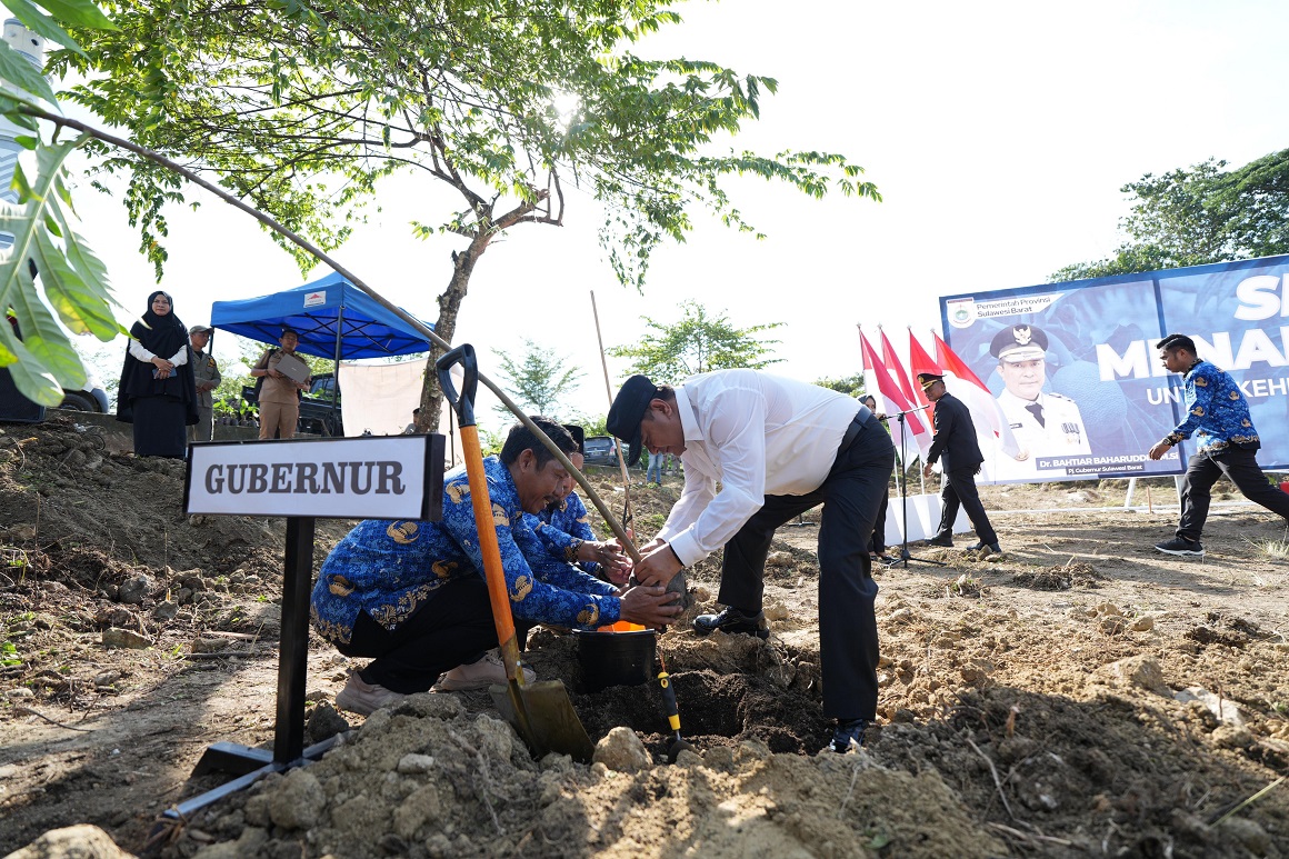 Momen Harkitnas, Pj Gubernur Bahtiar dan Forkopimda Sulbar Menanam Sukun 