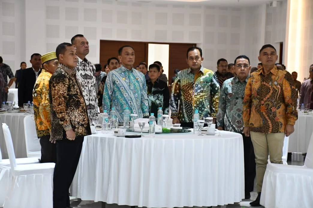 Pemilu 2024 di Sulbar Berlangsung Sukses, PJ Gubernur Apresiasi Sejumlah Instansi dengan Memberikan Penghargaan