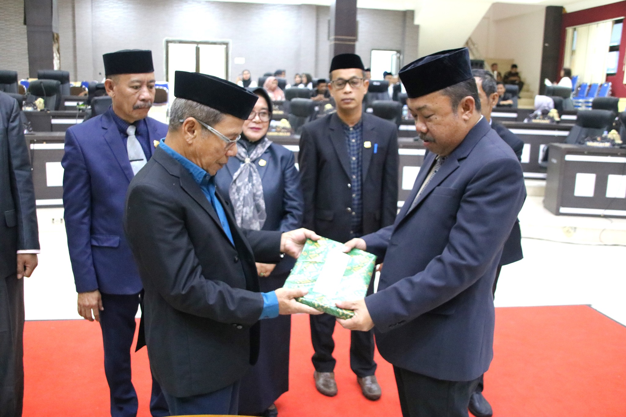 Sekda Pasangkayu Hadiri Rapat Paripurna DPRD Penyerahan Ranperda Tentang Perangkat Desa dan RPJPD