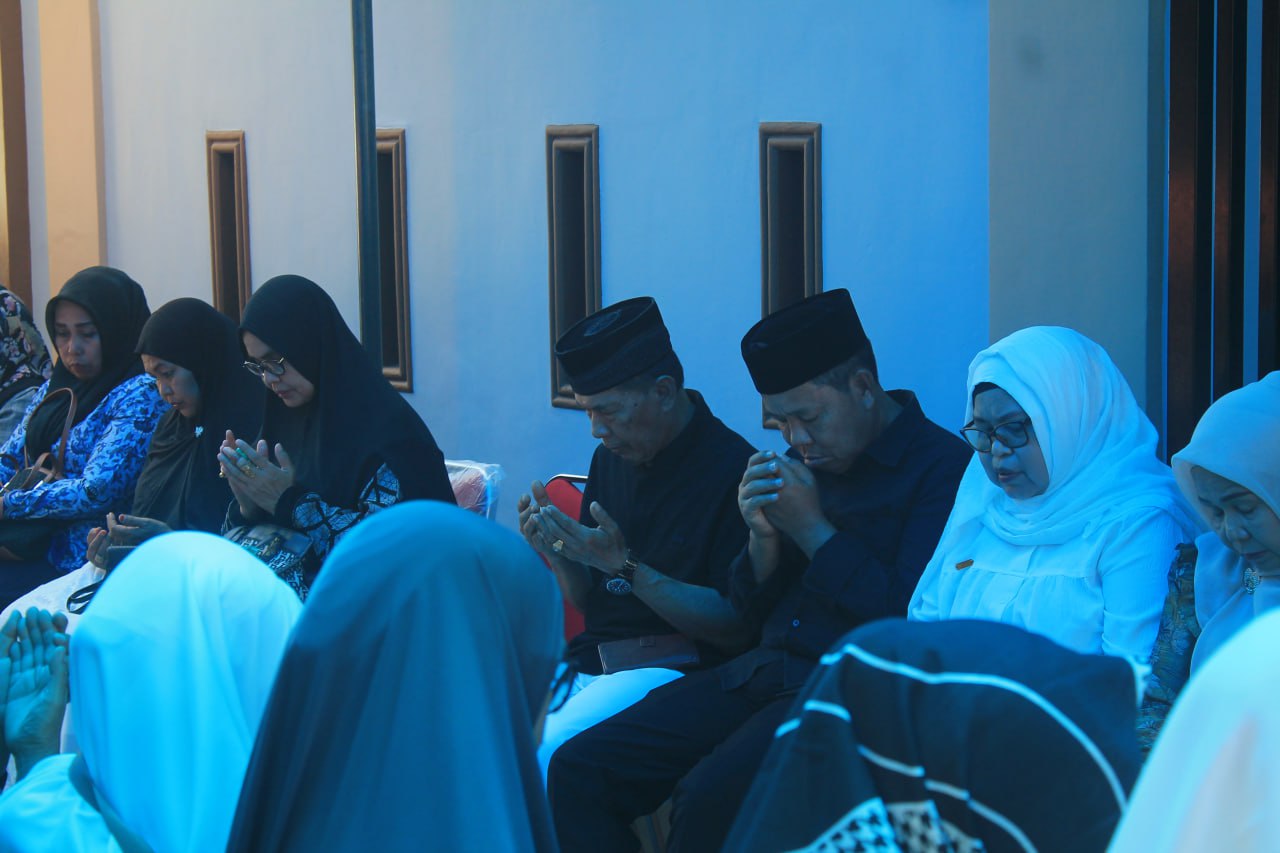 Melayat ke Rumah Duka Warga Kampung Pisang, MZ Sampaikan Pesan Menyentuh dan Doakan Almarhumah 