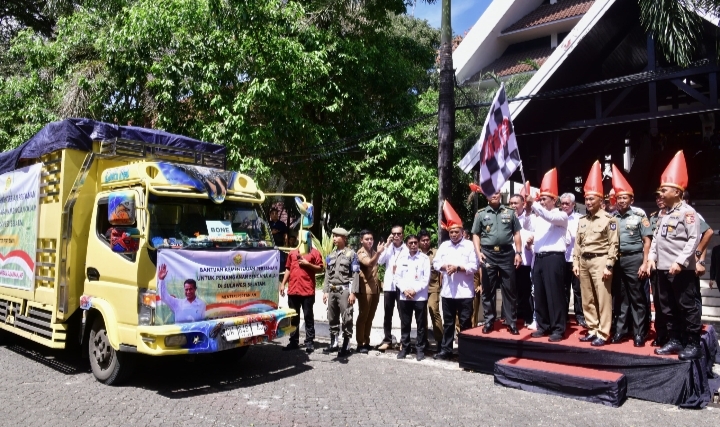 Bantuan Pertanian Senilai Rp410 Miliar Diserahkan Menteri Pertanian ke Pj Gubernur Sulsel
