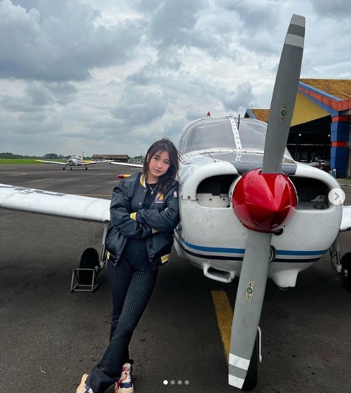 Nekat Terbangkan Sendiri Pesawat dari Inggris ke Prancis, Abigail Gadis Indonesia Hanya Ingin Jajan Crepes