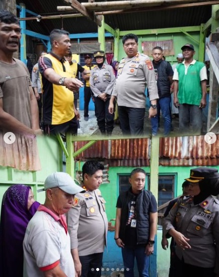 Bersama Kapolsek dan Kapolres Pelabuhan, Camat Ujung Tanah Hadiri Bedah Rumah di Dua Kelurahan