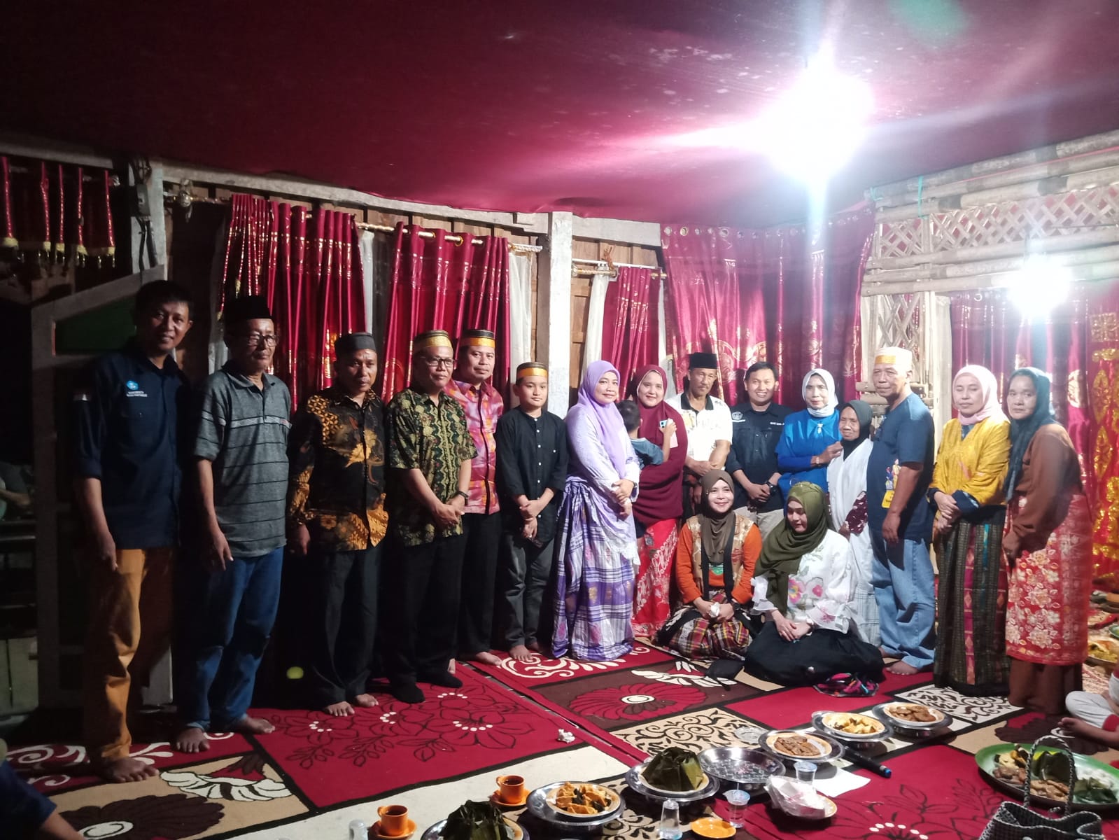 Tokoh Sastra Nasional Tri Astoto Dokumentasikan Budaya Maddoja Bine di Barru