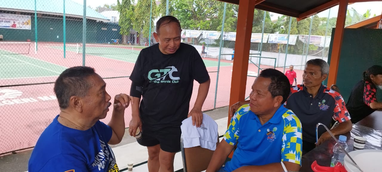MZ Isi Libur dengan Main Tenis Bersama Tokoh Olahraga, Pimpin Tim JTC Tanding Persahabatan di Makassar