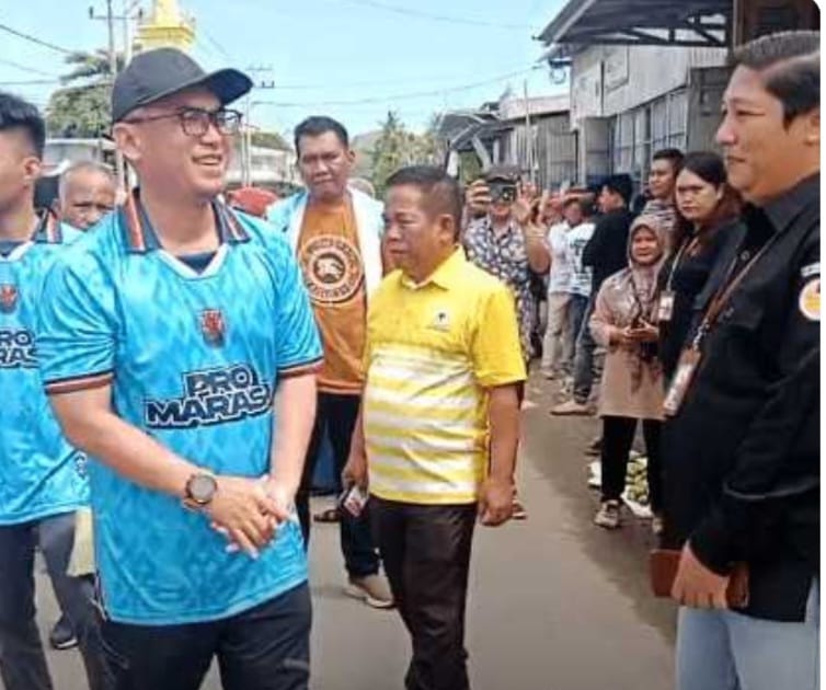 Blusukan di Pasar Sentral Majene, ABM-Arwan Berinteraksi dengan Warga Sekaligus Sampaikan Visi Misi