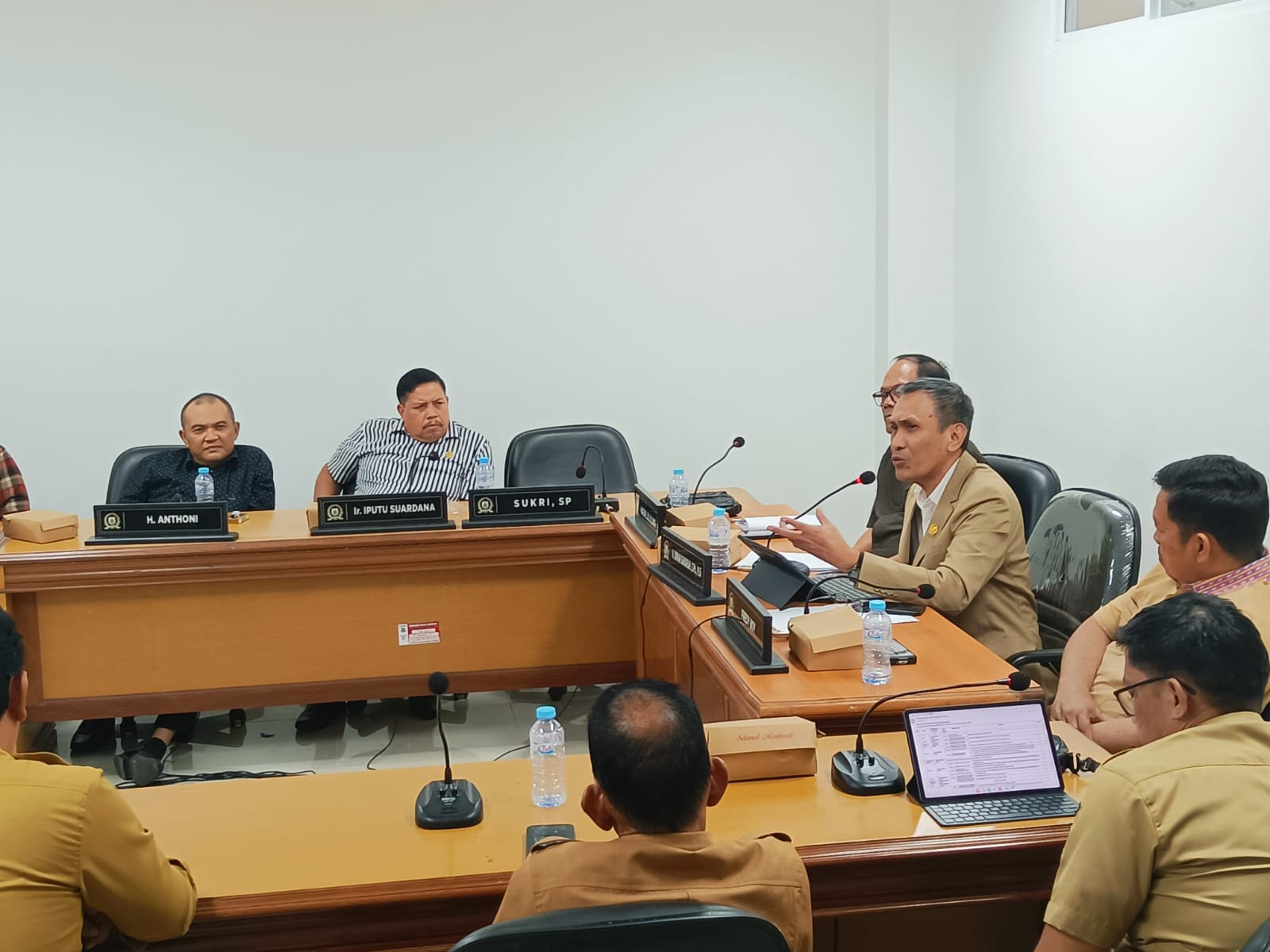 Pimpin Rapat Perdana Komisi III, Usman Suhuriah Tekankan Tiga Tupoksi Utama DPRD akan Memperlancar Tugas OPD