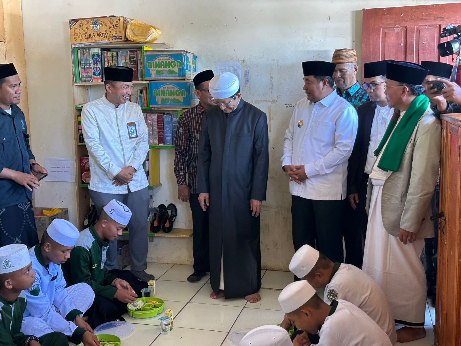 Kadis Dikbud Bersama Pj Gubernur Dampingi Menag Tinjau Uji Coba Makan Bergizi Gratis di Ponpes Kanang