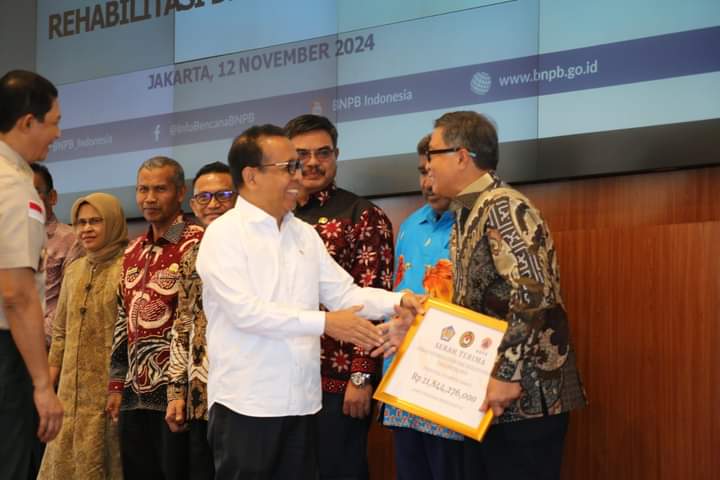 BNPB RI Serahkan Dana Hibah Rehabilitasi dan Rekonstruksi Rp21, 8 M ke Pemprov Sulbar