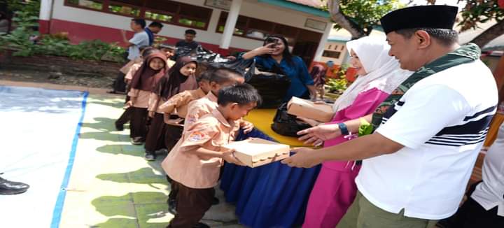 Mengisi Akhir Pekan, Pj Bahtiar Kunjungi SD Tempatnya Bersekolah Dulu di Bone