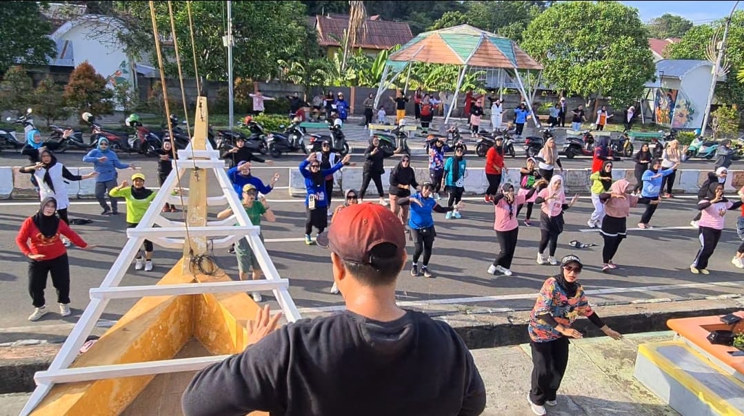 Sehat dan Menyenangkan, Tasming-Hermanto Senam Zumba Bersama Masyarakat di Tonrangeng 