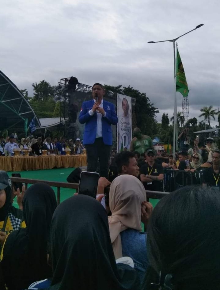 Samsons dan Sederet Artis Menggebrak di Kampanye Akbar ANH-TQ, Pasha Ungu Serukan Pilih No1 di Pilkada Parepare 