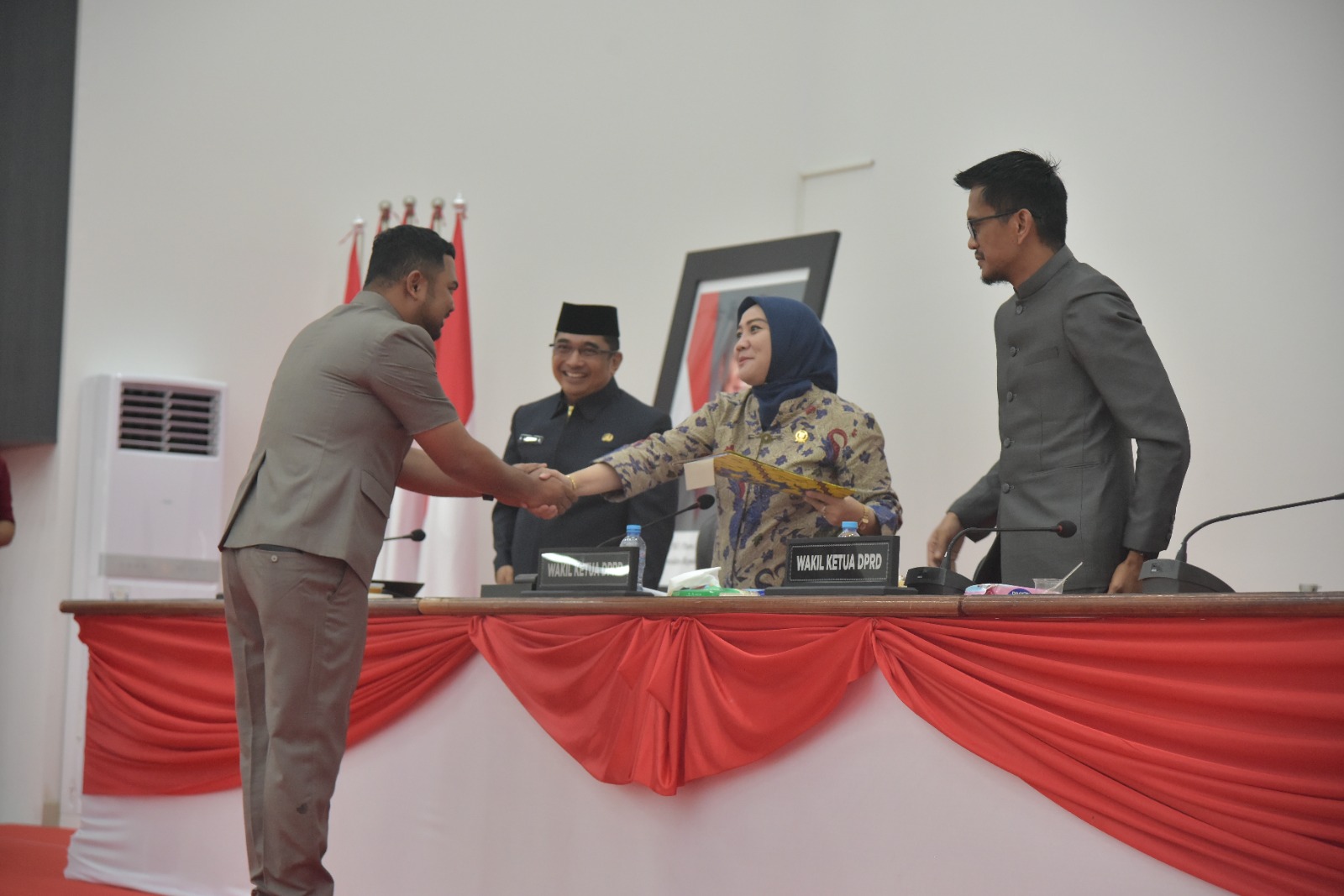 DPRD Sulbar Lanjutkan Rapat Paripurna Ranperda APBD 2025, Tujuh Fraksi Sampaikan Pemandangan Umum 