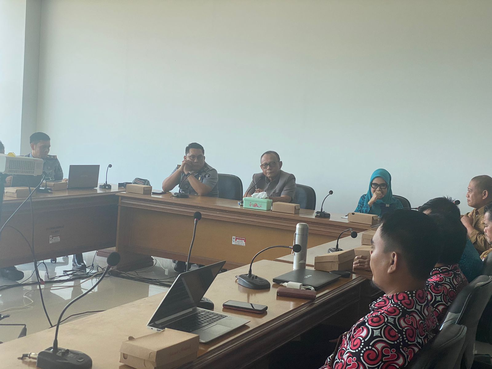 Bapemperda DPRD Sulbar Gelar Rapat Pengharmonisasian dan Pemantapan Konsepsi Ranperda Serta Ranpergub