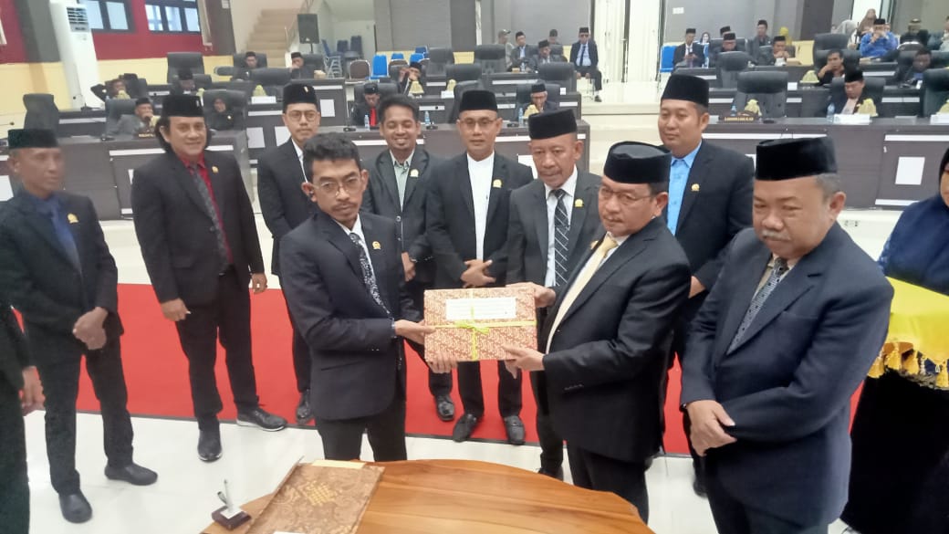 Persetujuan Bersama Ranperda APBD 2025, Bupati Pasangkayu: Semakin Cepat Ditetapkan Semakin Cepat Pelayanan kepada Masyarakat