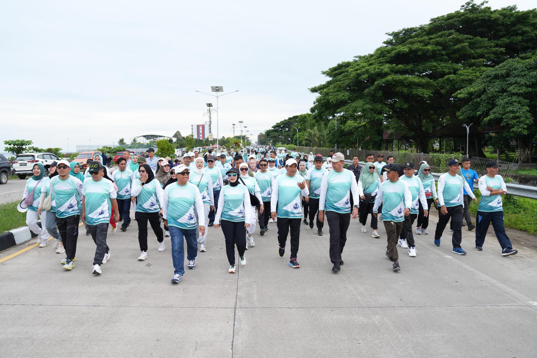 Hadiri Fun Walk dan Donor Darah HUT Korpri ke-53 Pj Bahtiar Minta ASN Tidak Malu Berkebun