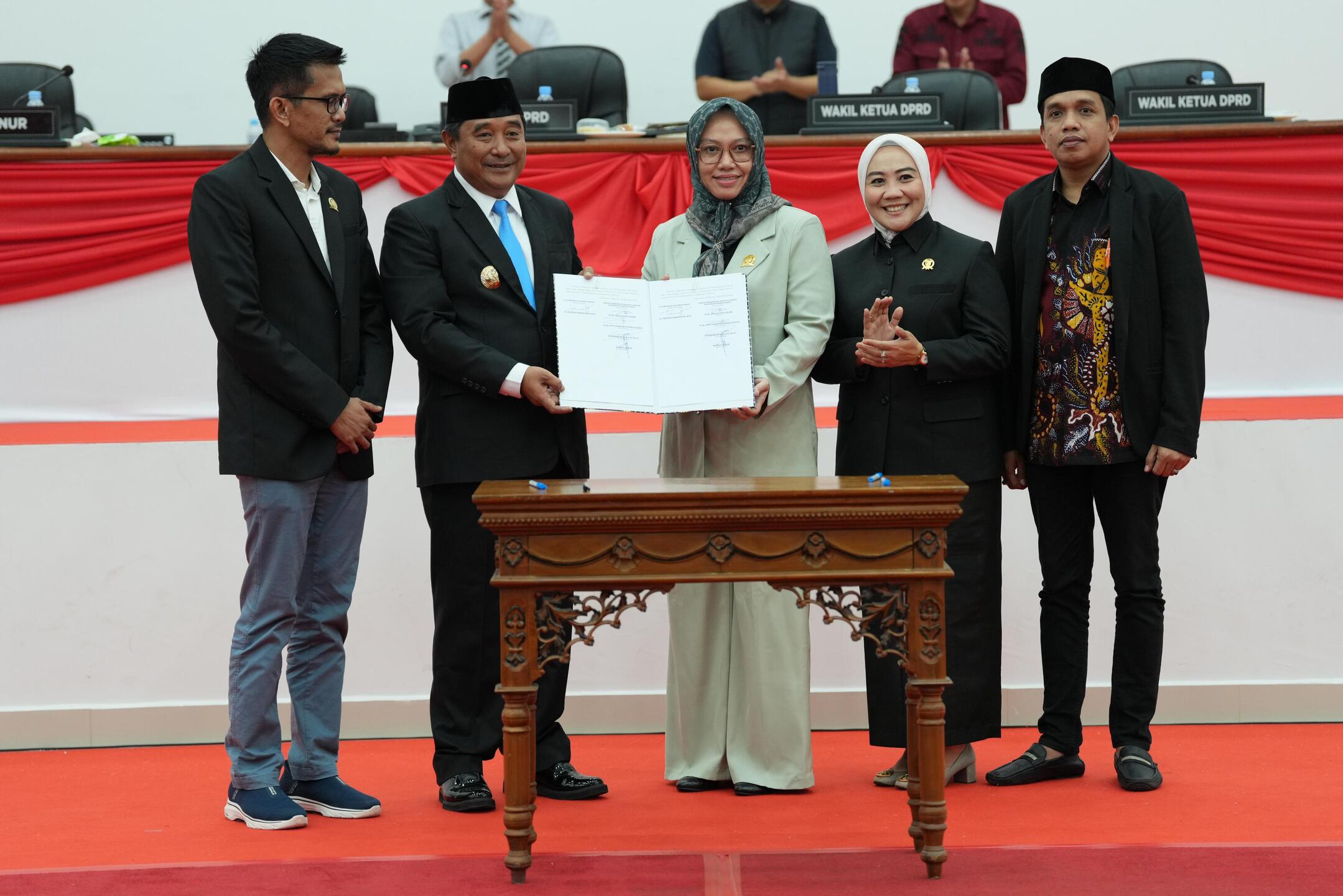 Pemprov dan DPRD Sulbar Setujui Ranperda APBD 2025,  Amalia Fitri Harap Sesuai Kepentingan Hajat Hidup Masyarakat