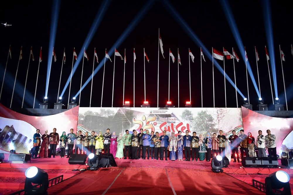 Dukung Pertumbuhan Ekonomi Baru, Pj Gubernur Ajak Pesan Baju dari Desainer Muda Sulsel