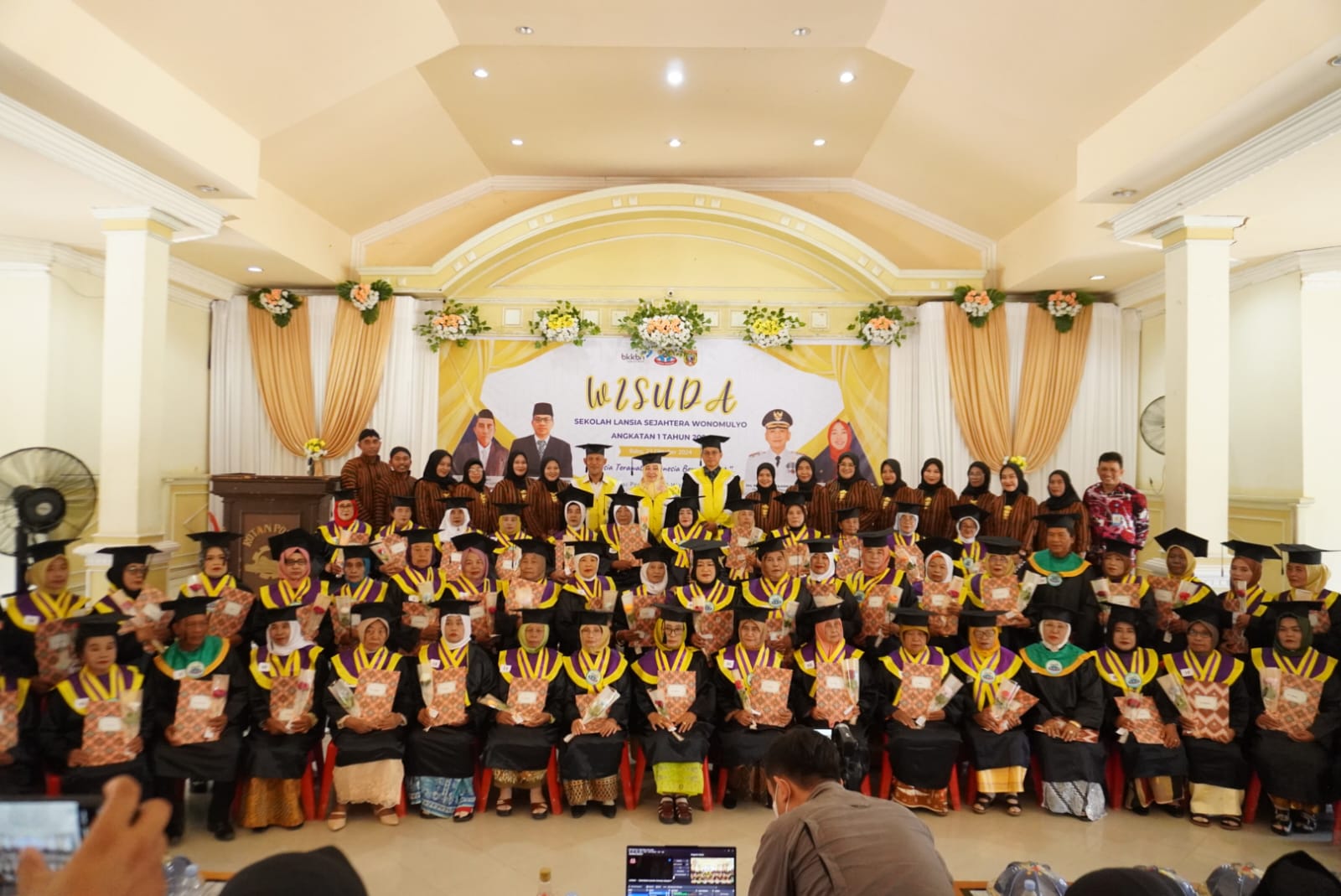 60 Lansia di Wonomulyo Polman Lulus Sekolah Lansia