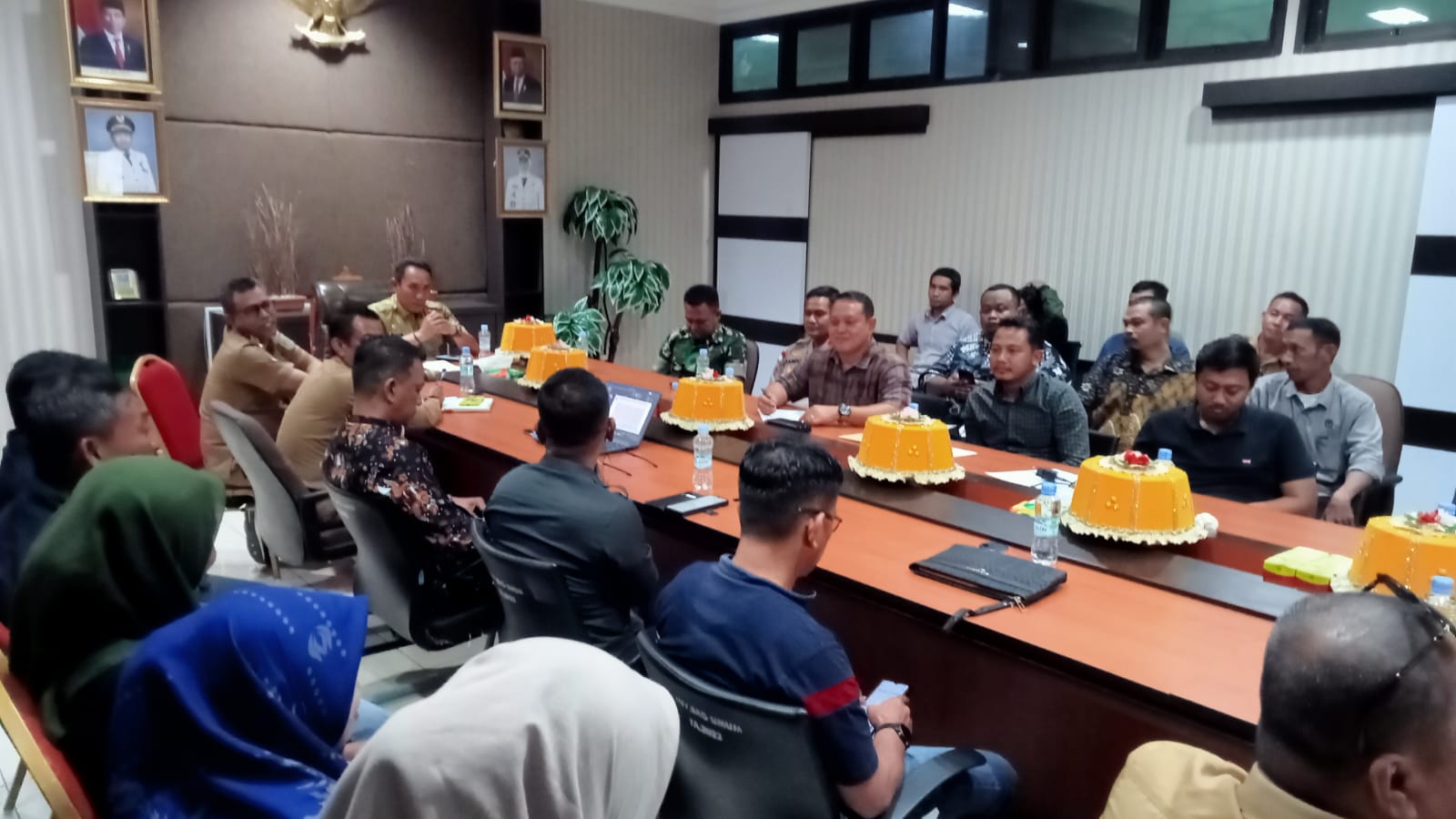 Pjs Bupati Pasangkayu Pimpin Rapat Pembahasan Titik Lokasi TPS di Area Perkebunan