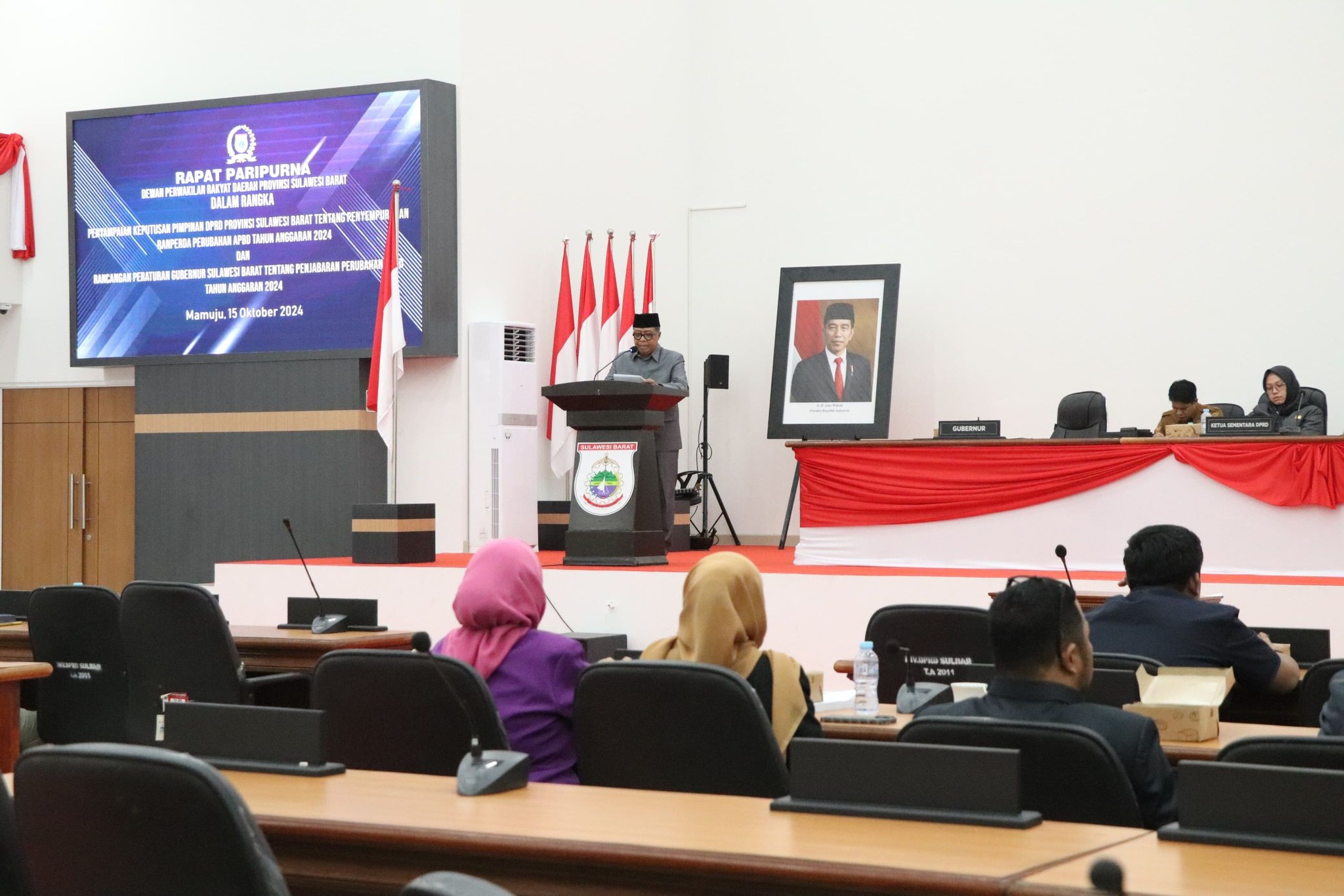 Hadiri Paripurna Penyempurnaan Ranperda APBD Perubahan 2024, Sekprov Puji Kinerja DPRD Sulbar