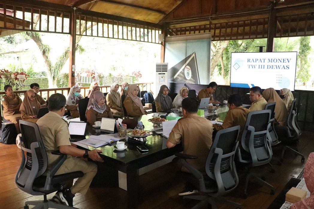 Direktur RSUD Sulbar Hadiri Rapat Evaluasi BLUD yang Dipimpin Sekprov 