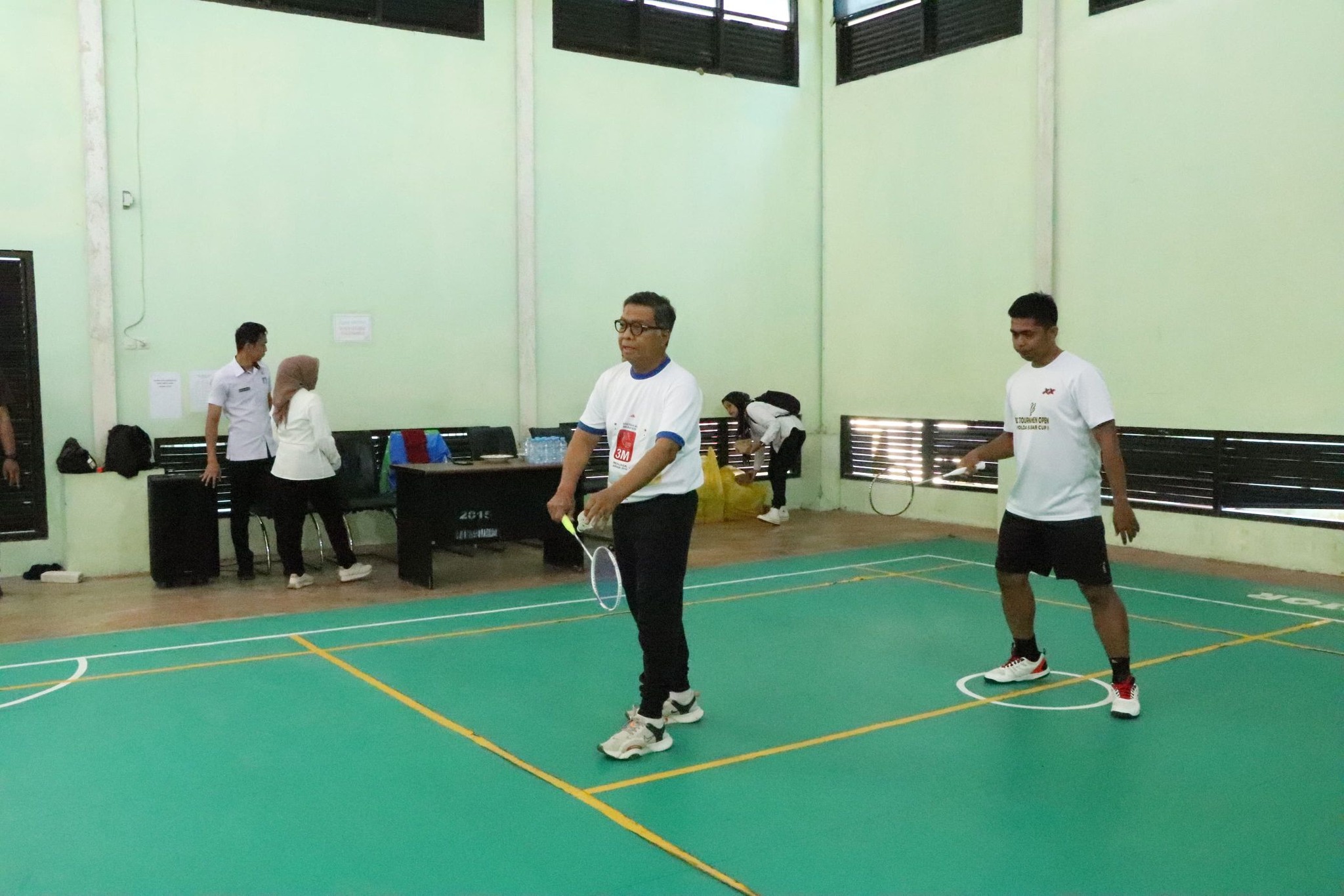 Lepas Kontingen Sulbar Menuju Turnamen Badminton Korpri di Sulsel, Sekprov Idris Minta Bangun Silaturrahmi dengan Kontingen Daerah Lain
