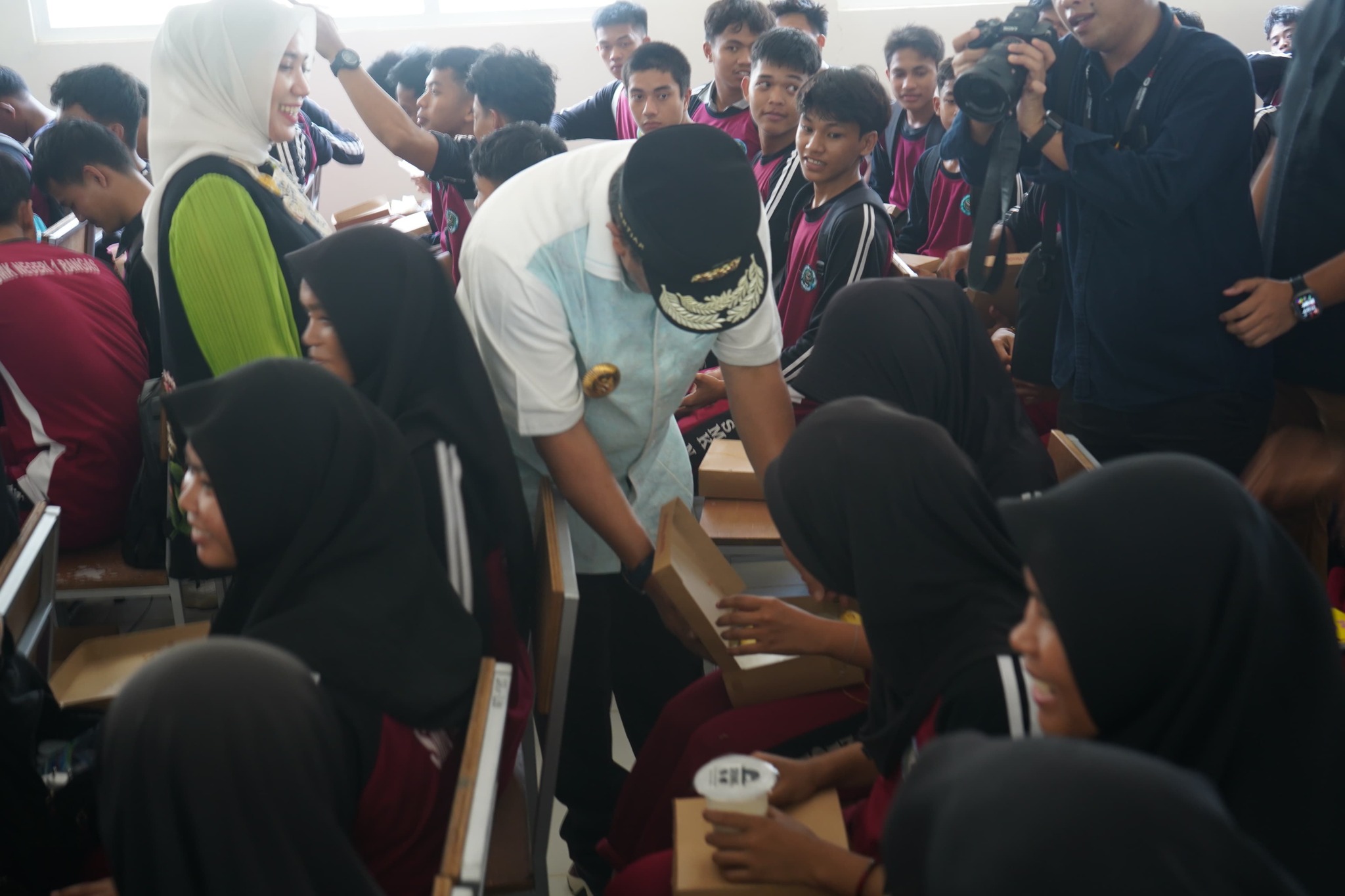Uji Coba Program Makan Bergizi Gratis di SMKN 1 Rangas, Pj Gubernur Sulbar Optimis akan Berjalan hingga Lima Tahun