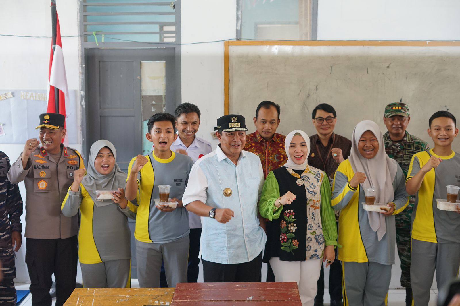 Tindaklanjuti Program Makan Bergizi Gratis, Pj Bahtiar Instruksikan Pemkab Uji Coba di SD dan SMP