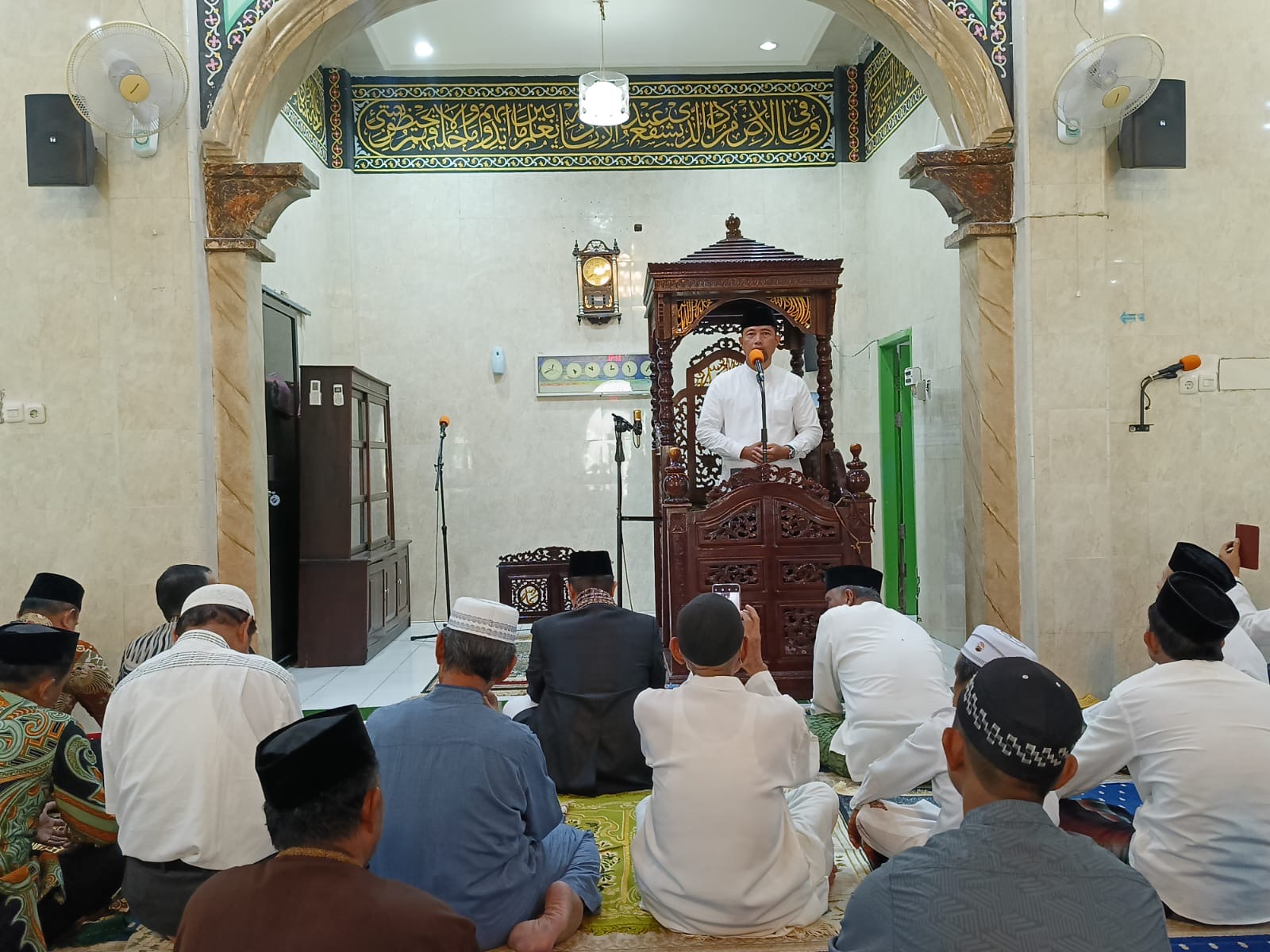 Pjs Wali Kota Makassar Ingatkan Netralitas ASN saat Salat Jumat di Biringkanaya