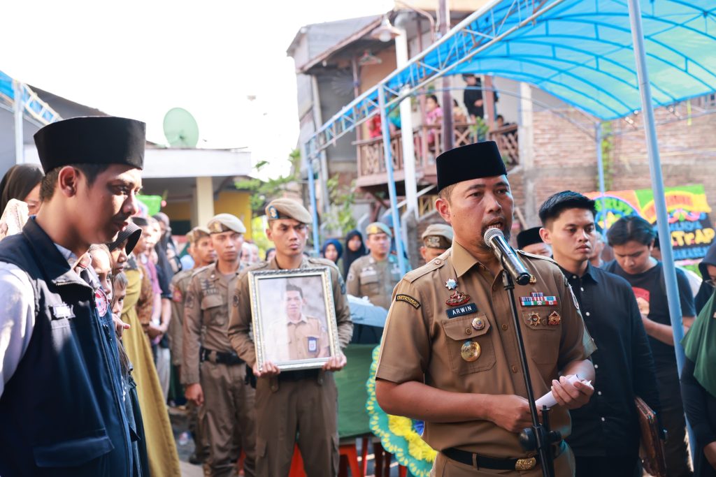 Pjs Wali Kota Arwin Azis Pimpin Upacara Pelepasan Jenazah Kepala UPTD PPA Makassar
