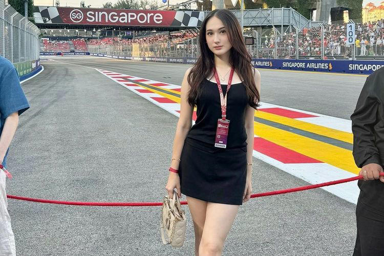 Nonton F1 di Singapura, Laura Moane Tampil Modis dan Tenteng Tas Branded Seharga Rp93 Juta