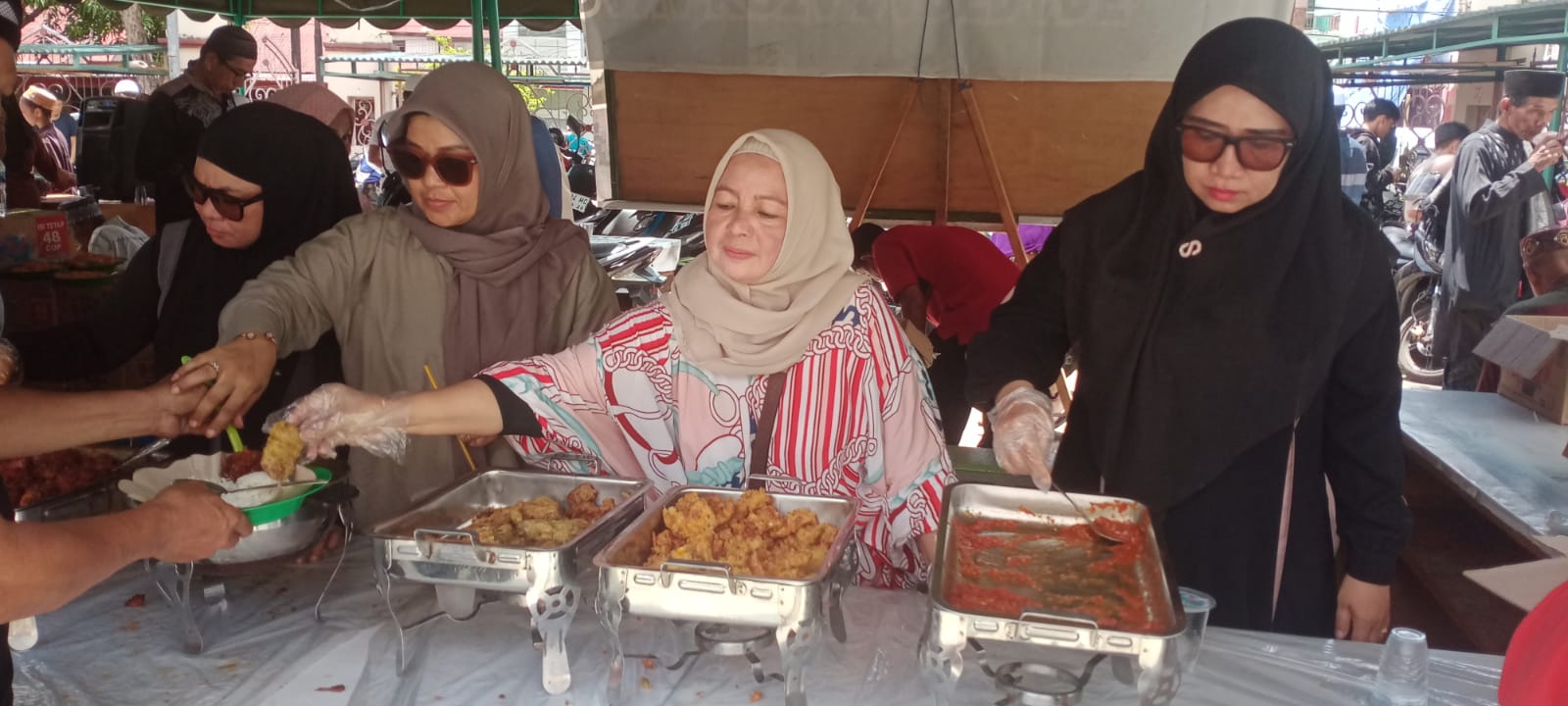 Jumat Berkat Edisi ke-19, Masjid Raya Terus Diserbu Masyarakat, Para Donatur Didoakan Sehat dan Rezeki Bertambah 