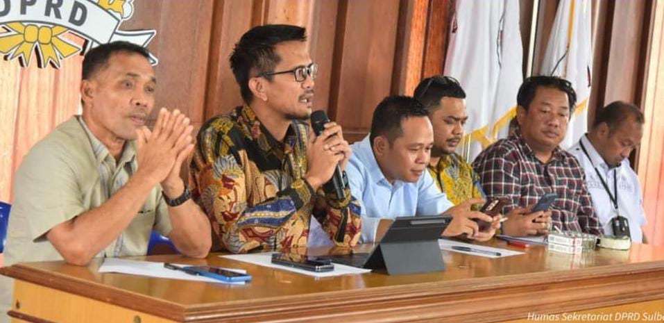 DPRD Sulbar Terima Aspirasi Himpunan Mahasiswa Manakarra, Terkait Dugaan Pelanggaran Beberapa Dinas