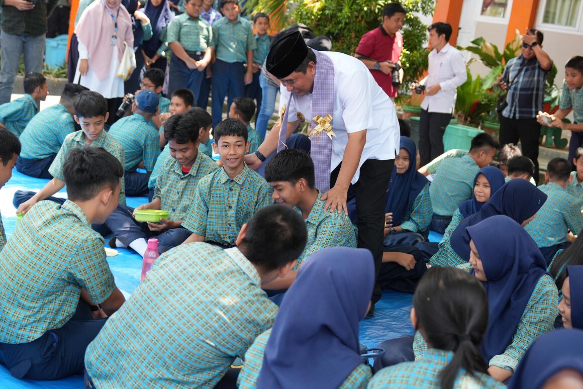 Dukung Penuh Program Prabowo, Uji Coba Makan Bergizi Gratis Dilaksanakan di Polman