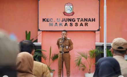 Camat Ujung Tanah Minta Seluruh Staf Berikan Pelayanan Terbaik