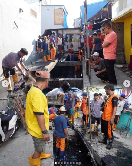 Camat Bersama Sekcam Ujung Tanah Laksanakan Sabtu Bersih di Kelurahan Cambaya