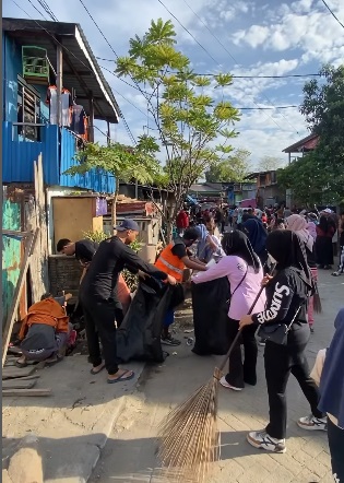 Giat Sabtu Bersih, Disperkim Makassar Kerja Bakti Bersama Warga Pannampu