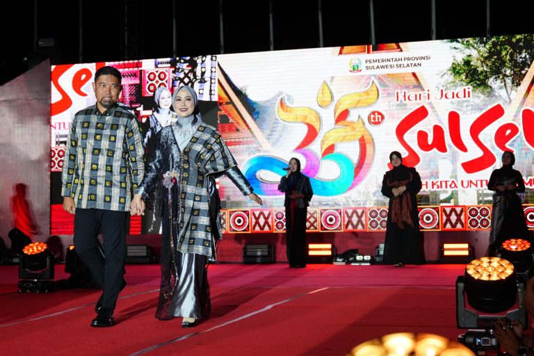 HUT 355 Sulsel, Pjs Wali Kota Makassar Meriahkan Fashion Show