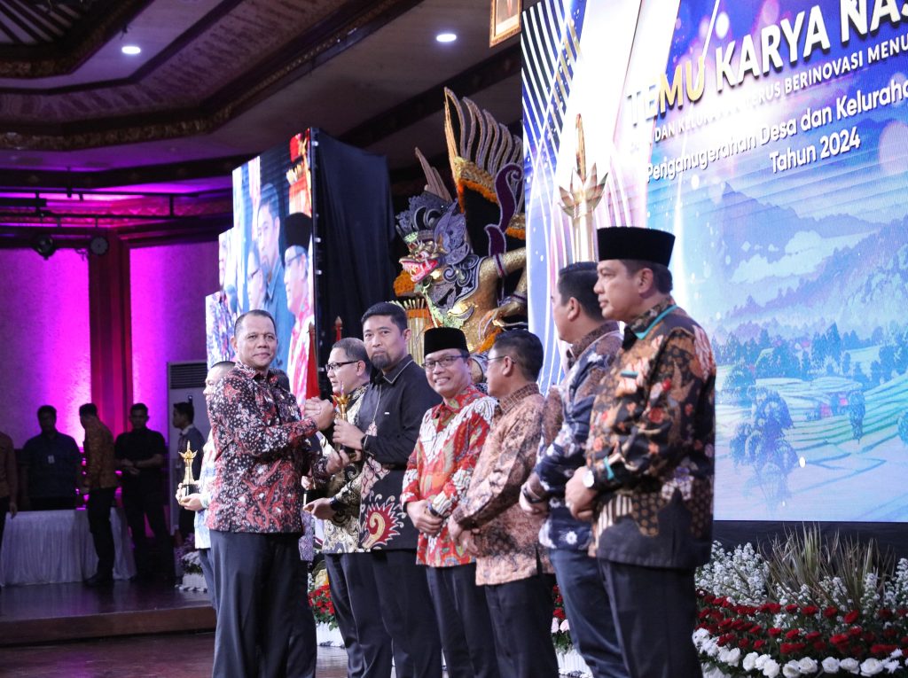 Berkontribusi Pada Lomba Desa/Kelurahan Terpadu 2024, Pemkot Makassar Diganjar Penghargaan Upakarya Wanua Nugraha oleh Kemendagri