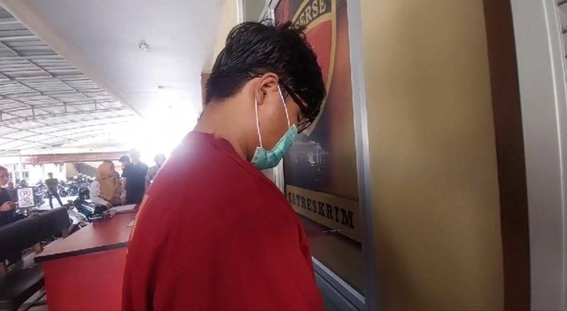 Sakit Hati Cintanya Ditolak, Pemuda 21 Tahun Pukul Kepala Teman Wanitanya Pakai Palu