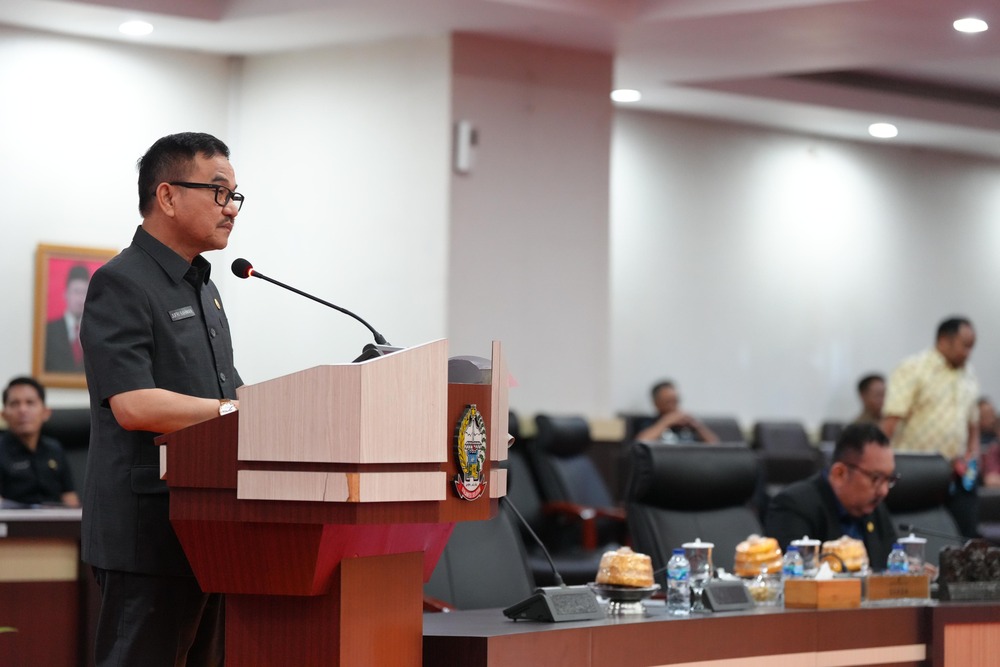 Bacakan Tanggapan Gubernur Soal Ranperda APBD-P, Sekda Sulsel Jelaskan Penurunan Belanja Disesuaikan Target Pendapatan Daerah
